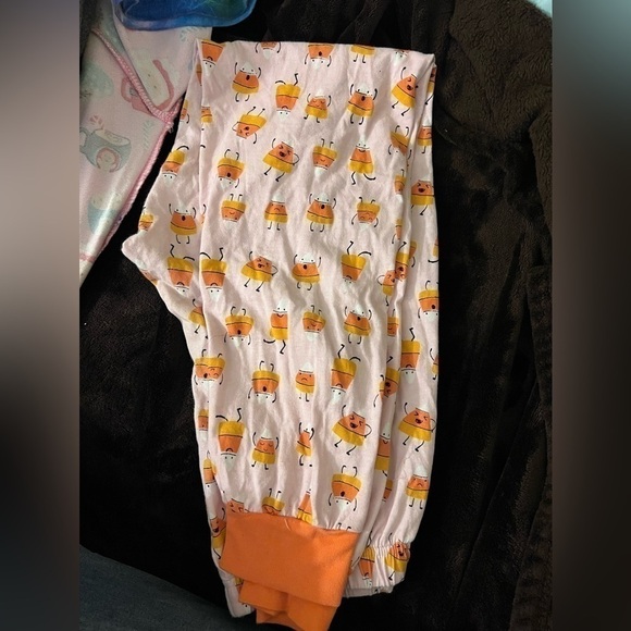 𝅺WOMENS Mommy And Me Halloween Candycorn Matching Cotton Pajamas - Cameo XS - Picture 3 of 6